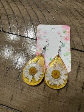 Handmade Teardrop Resin Daisy Earrings in Yellow